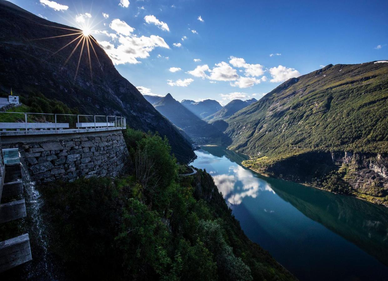 Hotel Geirangerfjorden Feriesenter Extérieur photo